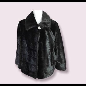 Gorgeous Dennis Basso Platinum Faux Fur 🖤